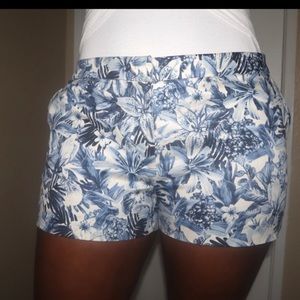 H&M blue floral shorts